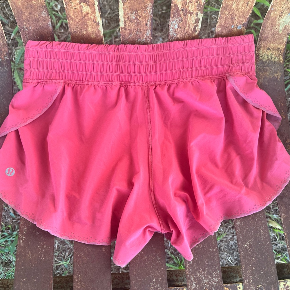Lululemon free spirit short - fireside red (RARE) size 6